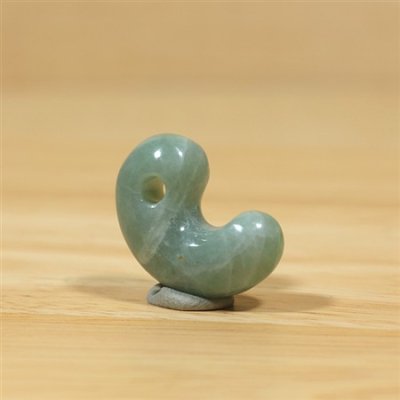 画像1: 小滝産 翡翠勾玉 (1)