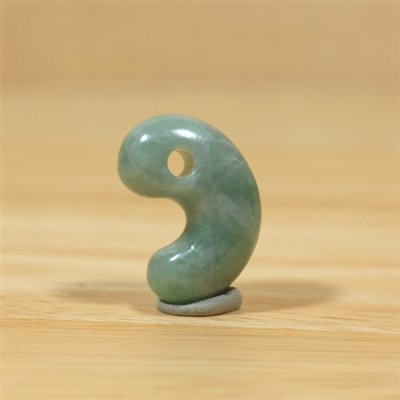 画像3: 小滝産 翡翠勾玉 (3)