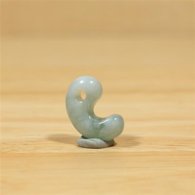 画像2: 小滝産 翡翠勾玉 (2)