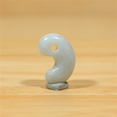 画像3: 海中産 翡翠勾玉 (3)