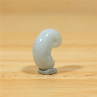 画像4: 海中産 翡翠勾玉 (4)