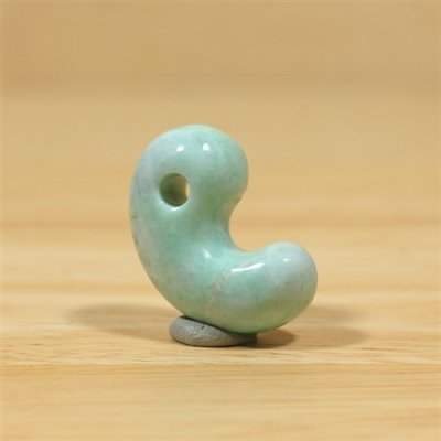 画像2: 青海産 翡翠勾玉 (2)