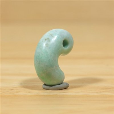 画像4: 青海産 翡翠勾玉 (4)