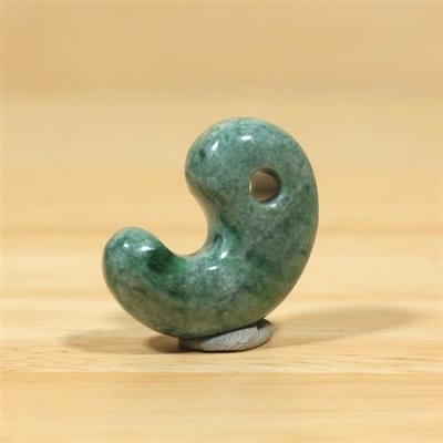 画像2: 青海産 翡翠勾玉 (2)