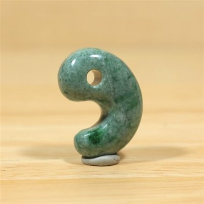 画像3: 青海産 翡翠勾玉 (3)