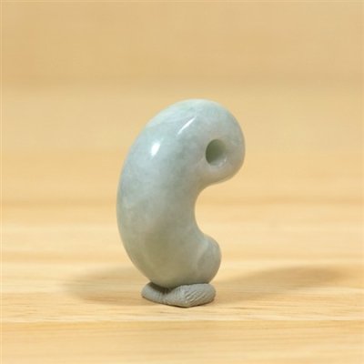 画像4: 小滝産 翡翠勾玉 (4)