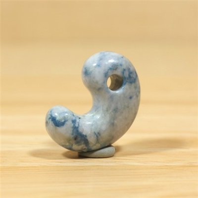 画像1: 横川産 翡翠勾玉 (1)