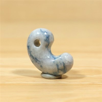 画像1: 横川産 翡翠勾玉 (1)