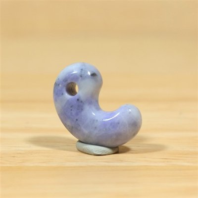 画像1: 小滝産 翡翠勾玉 (1)