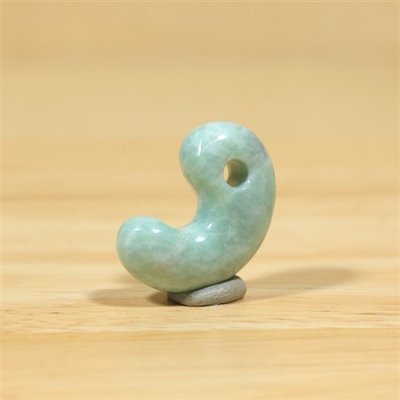 画像2: 青海産 翡翠勾玉 (2)