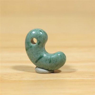 画像2: 青海産 翡翠勾玉 (2)