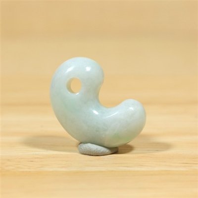 画像2: 海中産 翡翠勾玉 (2)