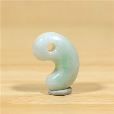 画像3: 海中産 翡翠勾玉 (3)