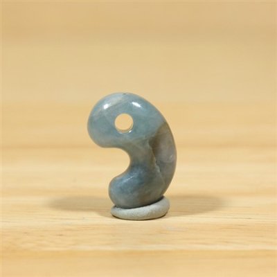 画像3: コンサワ産 翡翠勾玉 (3)