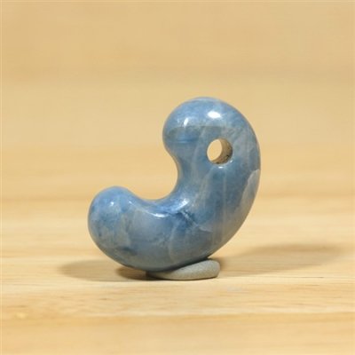 画像2: コンサワ産 翡翠勾玉 (2)