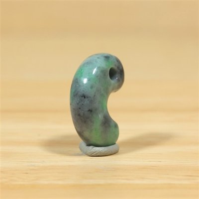 画像4: 小滝産 翡翠勾玉 (4)