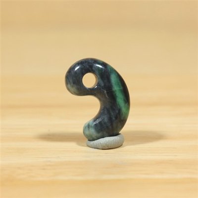画像3: 青海産 翡翠勾玉 (3)