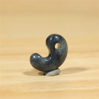 画像2: 海中産 翡翠勾玉 (2)