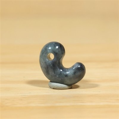 画像1: 海中産 翡翠勾玉 (1)