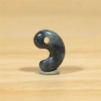 画像3: 海中産 翡翠勾玉 (3)