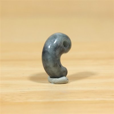 画像4: 海中産 翡翠勾玉 (4)