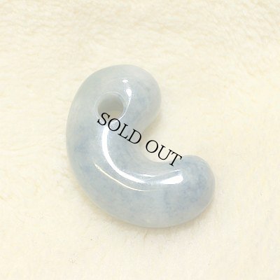 画像2: コンサワ産 翡翠勾玉 (2)