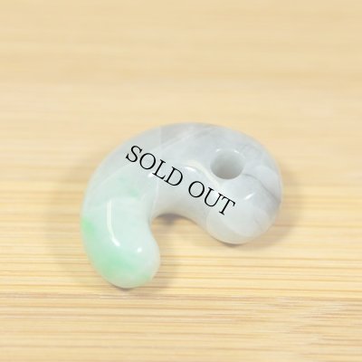 画像2: 青海産 翡翠勾玉 (2)