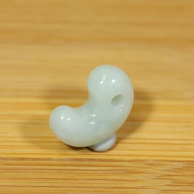 画像3: 小滝産 白翡翠勾玉 (3)