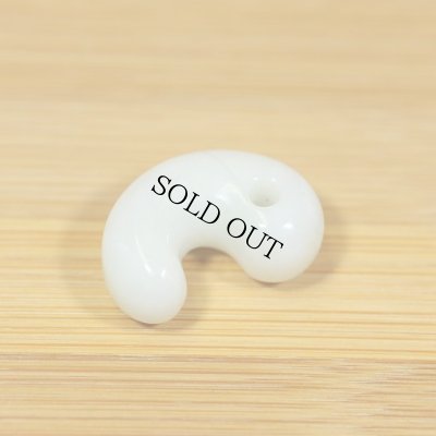 画像2: 小滝産 白翡翠勾玉 (2)