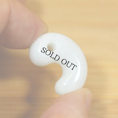 画像5: 小滝産 白翡翠勾玉 (5)