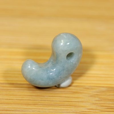 画像3: コンサワ産 翡翠勾玉 (3)