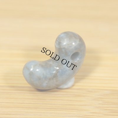 画像3: コンサワ産 翡翠勾玉 (3)