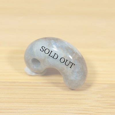 画像4: コンサワ産 翡翠勾玉 (4)