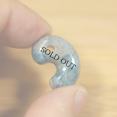 画像5: コンサワ産 翡翠勾玉 (5)