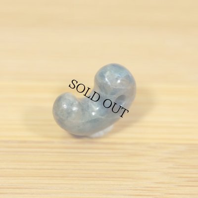 画像3: コンサワ産 翡翠勾玉 (3)