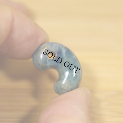 画像5: コンサワ産 翡翠勾玉 (5)