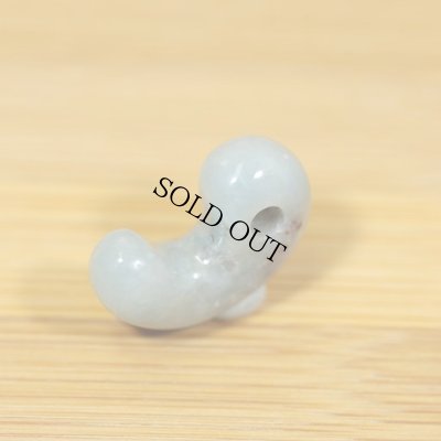 画像3: コンサワ産 翡翠勾玉 (3)