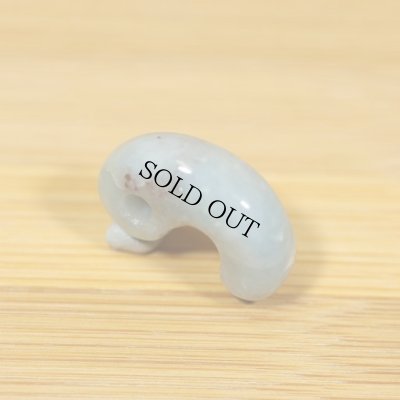 画像4: コンサワ産 翡翠勾玉 (4)