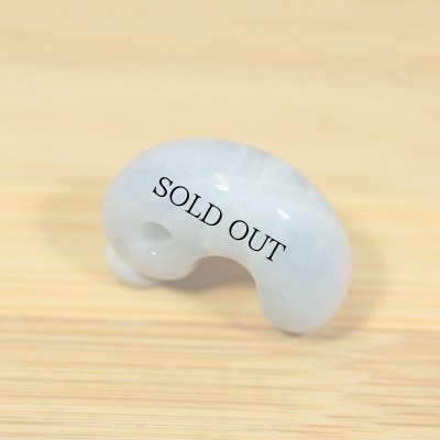 画像4: コンサワ産 翡翠勾玉 (4)