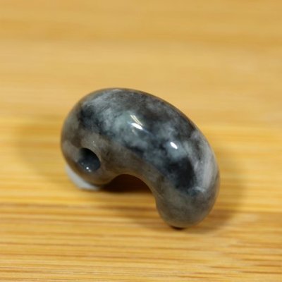 画像4: 黒 翡翠勾玉 (4)