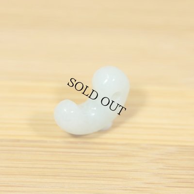 画像3: 小滝産 淡白緑系 ひすい勾玉 (3)