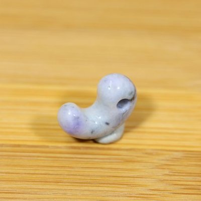 画像3: ラベンダー翡翠 海中産 ひすい勾玉 (3)