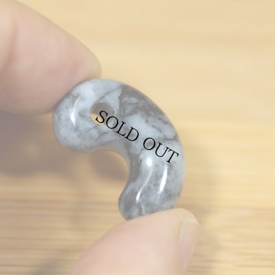 画像5: 糸魚川 海中産 黒ひすい勾玉 (5)