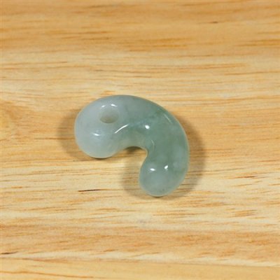 画像1: 小滝産 翡翠勾玉 (1)
