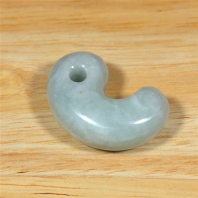 画像2: 小滝産 翡翠勾玉 (2)