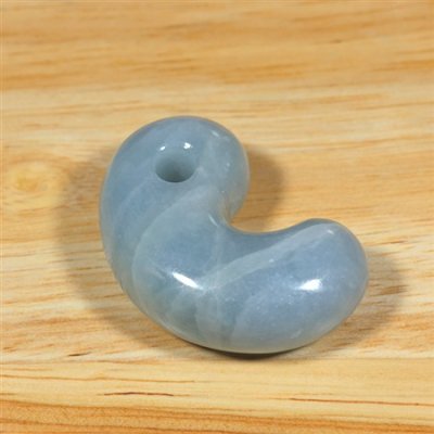 画像2: コンサワ産 翡翠勾玉 (2)