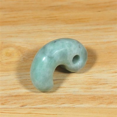 画像4: 青海産 翡翠勾玉 (4)