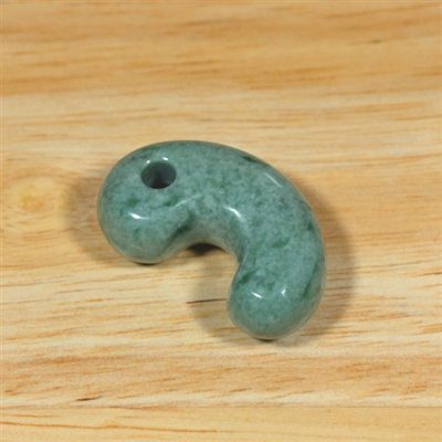 画像1: 青海産 翡翠勾玉 (1)