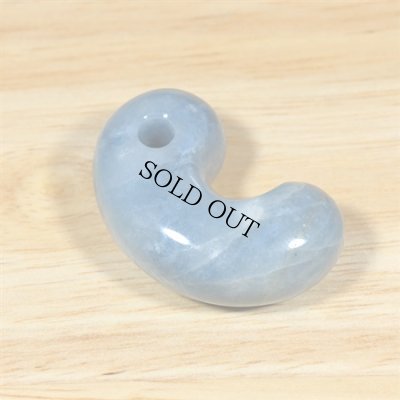 画像2: コンサワ産 翡翠勾玉 (2)