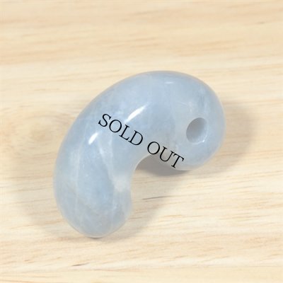 画像4: コンサワ産 翡翠勾玉 (4)